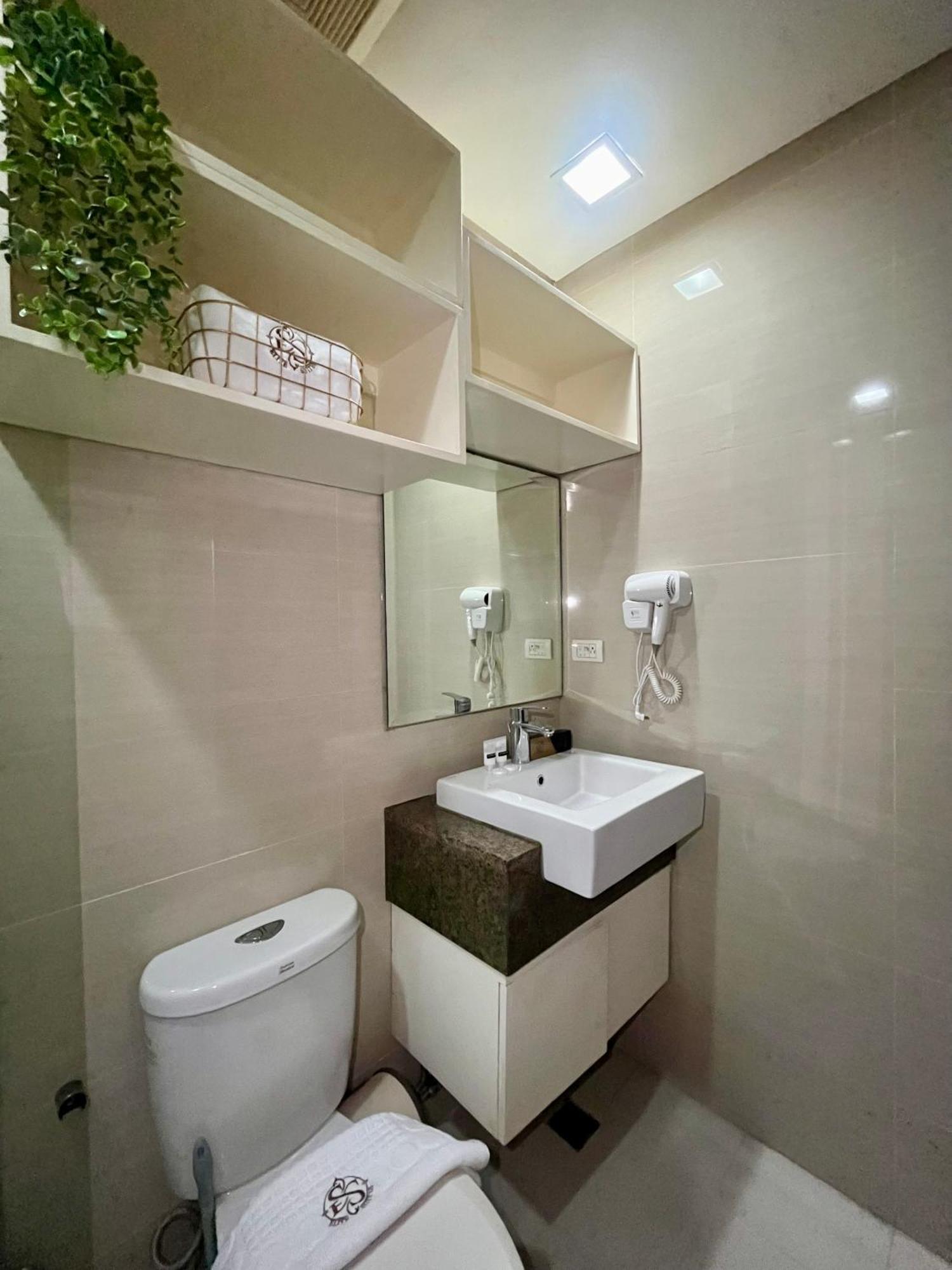 Greenbelt Hamilton Tower 1 Makati City Екстериор снимка