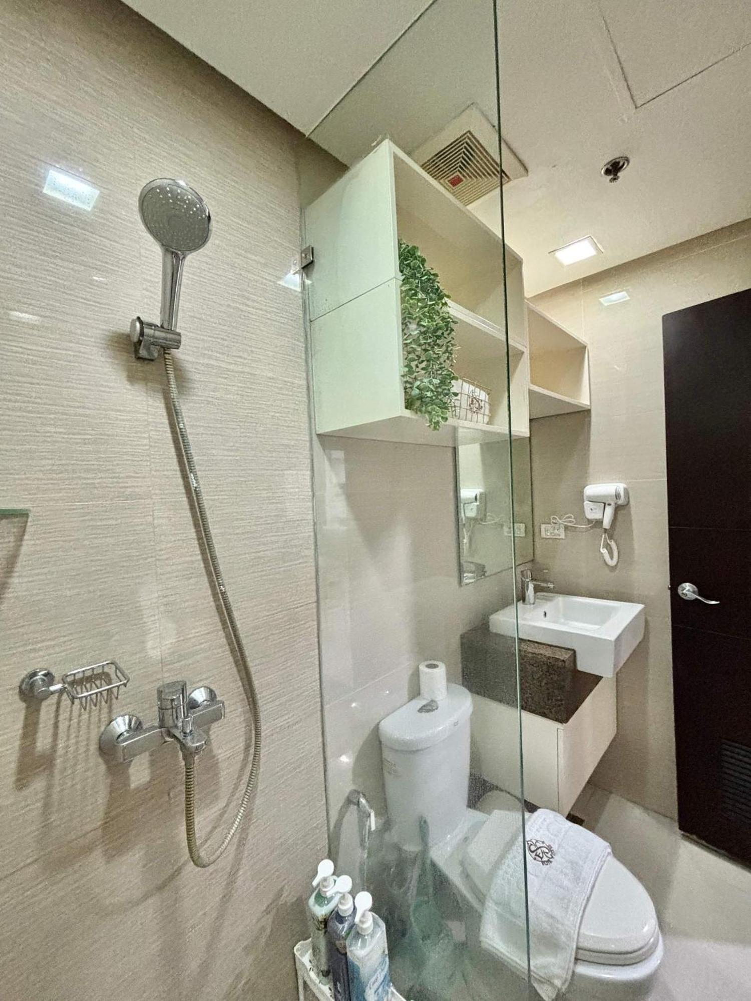 Greenbelt Hamilton Tower 1 Makati City Екстериор снимка